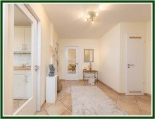 Flur 2 oL Wohnen in Hoheluft-Ost - Sonnige 2,5 Zimmerwohnung mit Balkon und Tiefgarage