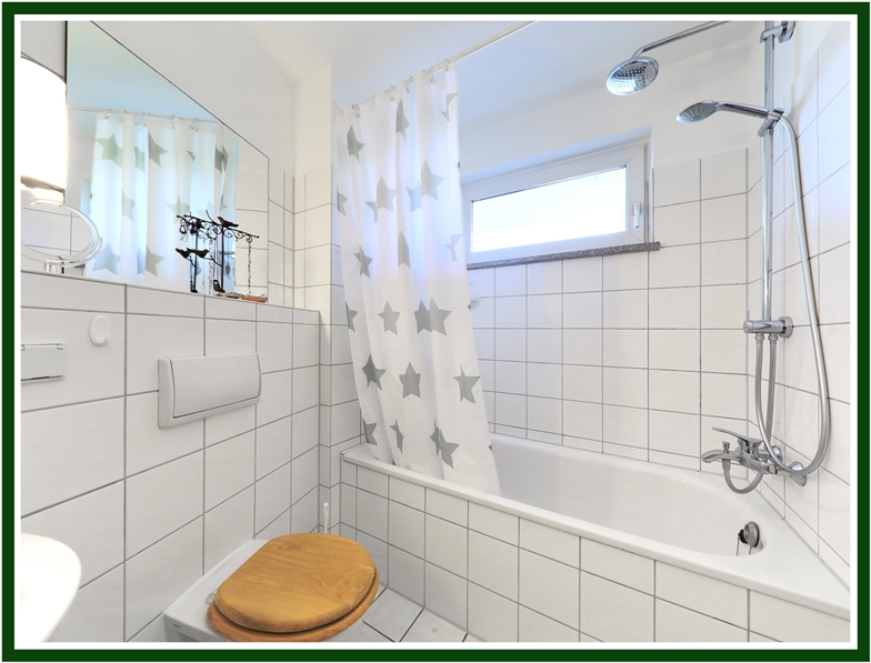 Bad mit Wanne2-Ex Etagenwohnung Hamburg